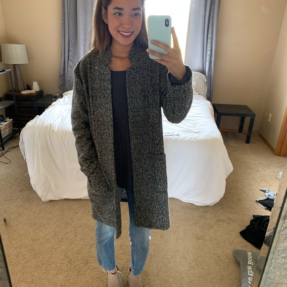 Grey coat 🍂🍃 - Picture 2 of 5